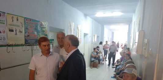 Conducerea raionului în vizită de lucru la IMSP Spitalul Cărpineni. Conducerea raionului a efectuat o vizită la IMSP Spitalul Cărpineni.