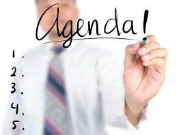 Agenda întrunirii primarilor cu reprezentanții serviciilor desconcentrate și descentralizate din raionul Hînceși Businessman writing agenda