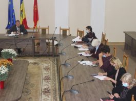 Ședința operativă cu șefii de direcții/secții și funcționarii aparatului președintelui.