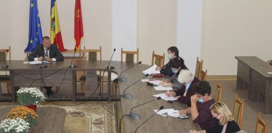 Ședința operativă cu șefii de direcții/secții și funcționarii aparatului președintelui.