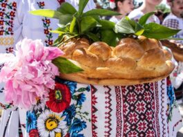 Târg al produselor locale în cadrul Festivalului Raional Gastro-Etnofolcloric „Bujorel, floare de dor – dulce-i pâinea de cuptor”, ediția a IV-a